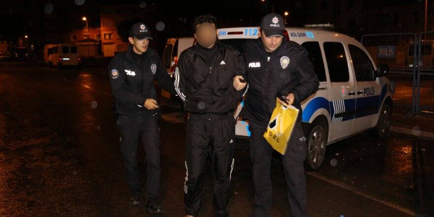 Tartıştığı 20 yaşındaki karısını döverek öldürdü