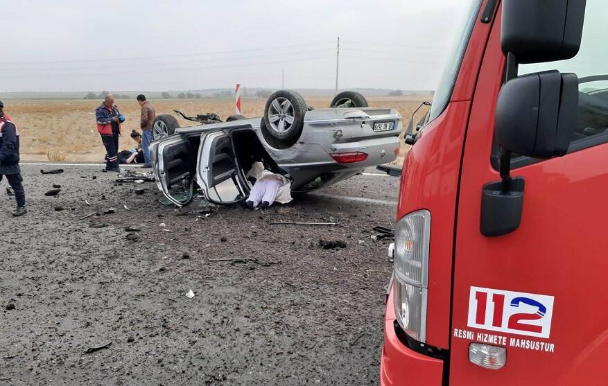Kontrolden çıkan otomobil takla attı: 1ölü, 2 yaralı
