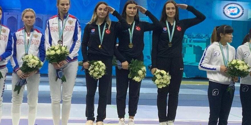 Genç Kızlar Kılıç Milli Takımı, Özbekistan'daki Dünya Kupası'nda Altın Madalya Kazandı