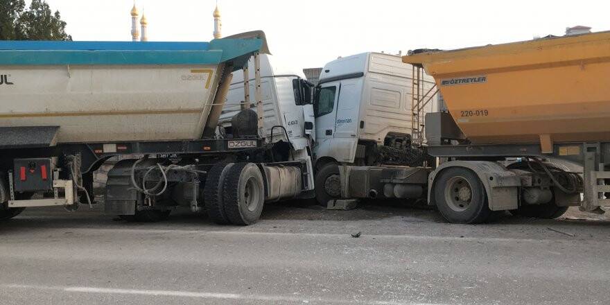 Konya'da İki Tır Çarpıştı: 1 Yaralı