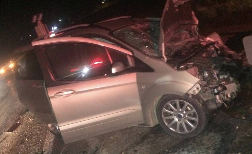 Hafif ticari araç otomobille çarpıştı: 1 ölü, 2 yaralı