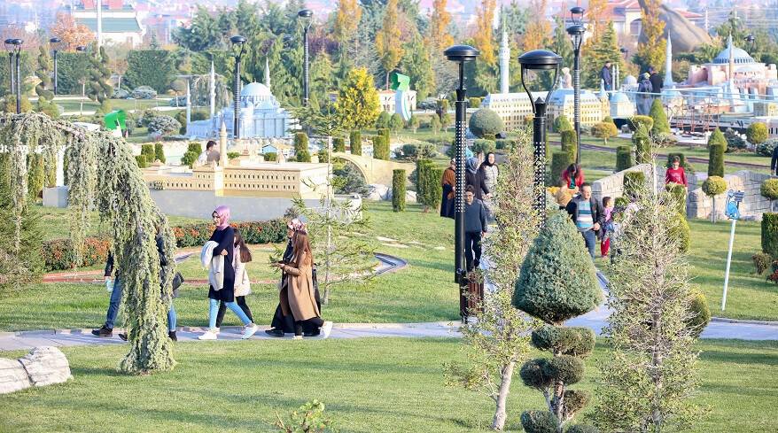80 Binde Devr-i Alem Parkı’nda ara tatil yoğunluğu