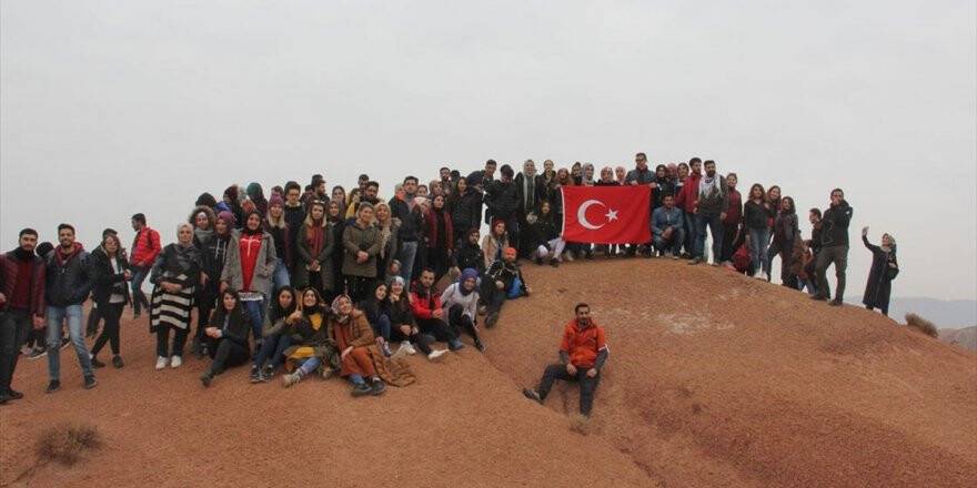 Öğretmenler Günü'nü Kızıldağ'ın Zirvesinde Kutladılar