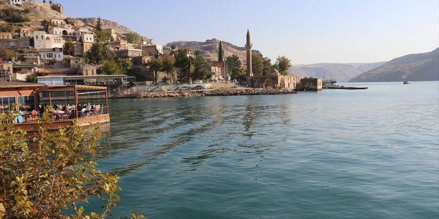 'Sakin Şehir' Halfeti Sonbaharda Ziyaretçilerini Büyülüyor