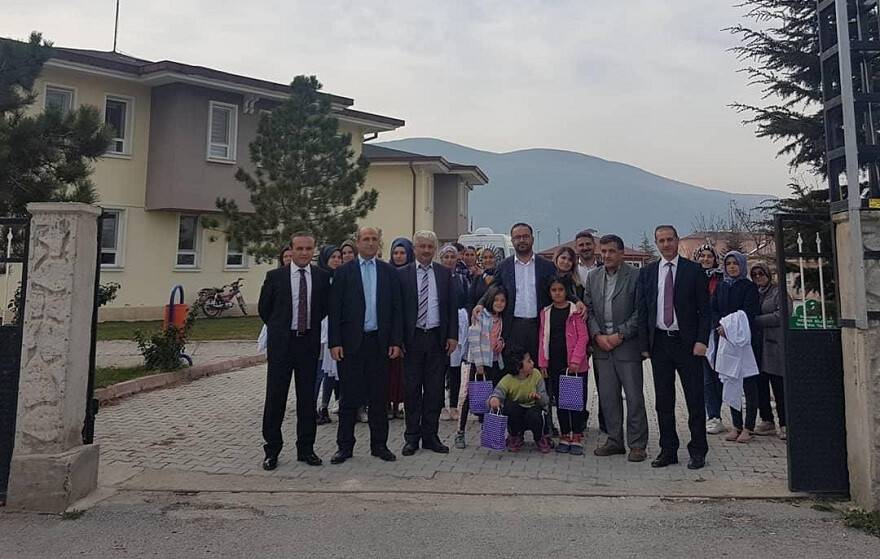 Hüyüklü eğitimciler Akşehir’de kimsesiz çocuklarla buluştu