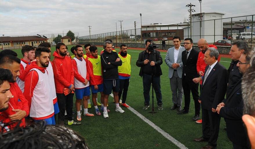 Başkan Akkaya’dan Akşehirsporlu futbolculara baklava