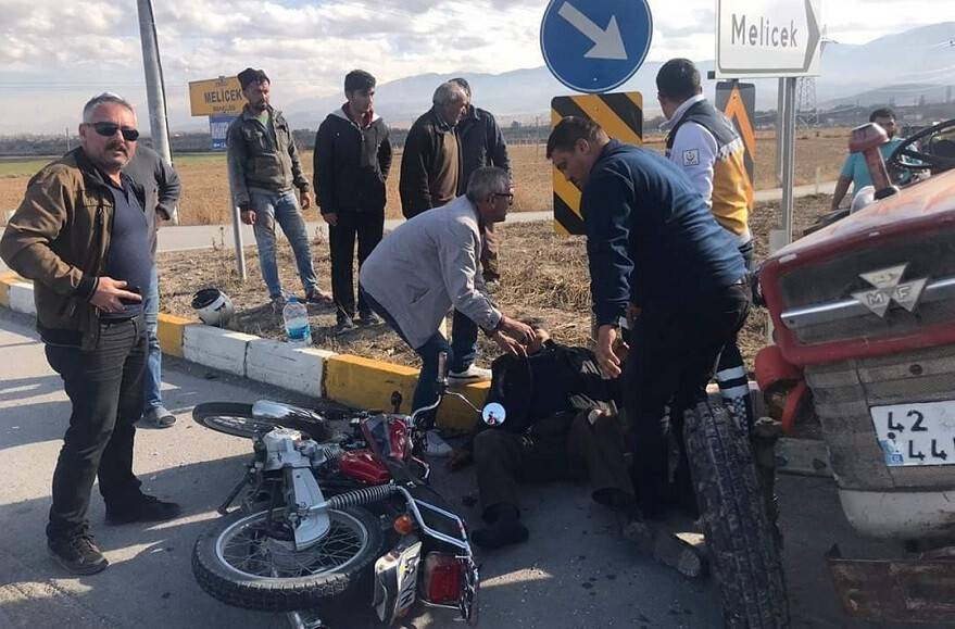 Konya’da motosikletle traktör çarpıştı: 1 ölü, 1 yaralı