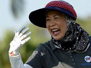 Malezya Kraliçesi’nin Golf Keyfi Tepki Topladı