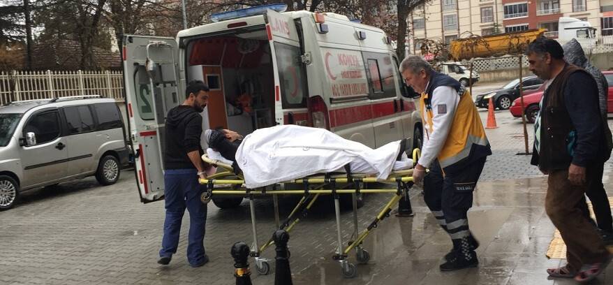 Kolunu pres makinesine kıstıran işçi hastanelik oldu