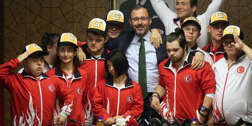 Bakan Kasapoğlu Özel Sporcularla Bir Araya Geldi