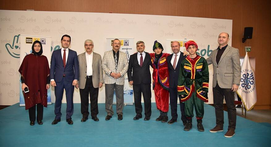 Otizmli ikizlerin Hacivat-Karagöz oyunu büyük beğeni topladı