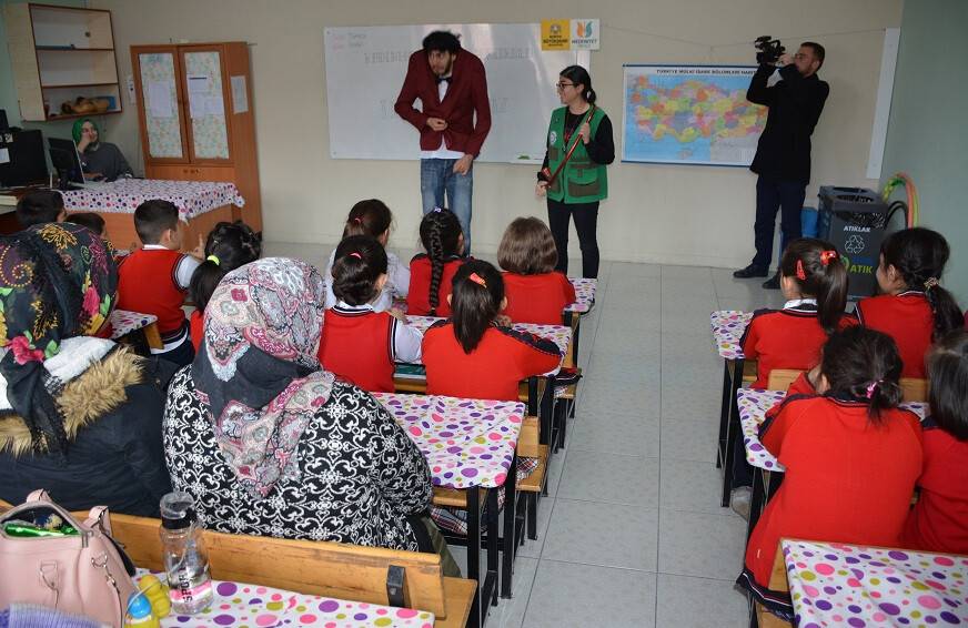 Medeniyet Okulu Tiyatrosu 31 ilçede öğrencilerle buluşuyor