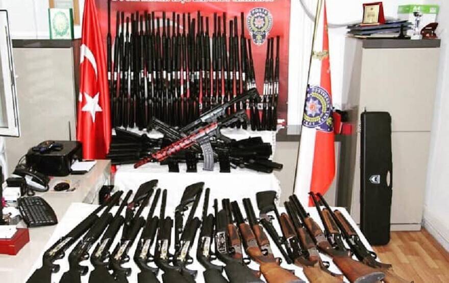 Konya’da bir araçta 78 adet tüfek ele geçirildi