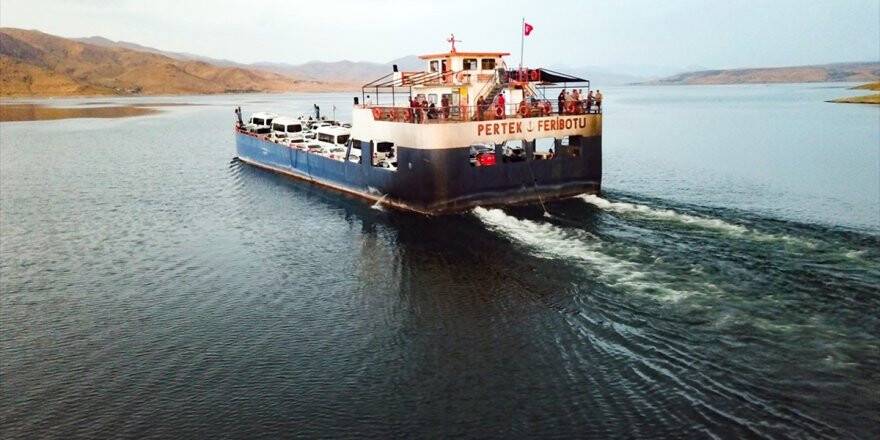 Denizsiz Kentleri Birleştiren Baraj Gölünde 'Boğaz' Keyfi