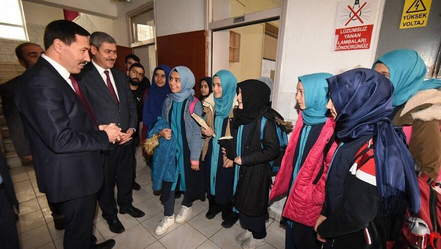 Başkan Kılca, okulları ziyaret ediyor