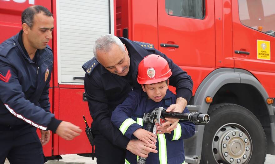 Zihinsel engelli Mustafa’nın itfaiyeci olma hayali gerçekleşti