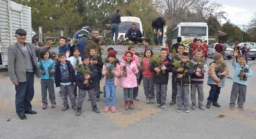 Ereğli Belediyesinden fidan dağıtımı gerçekleştirdi