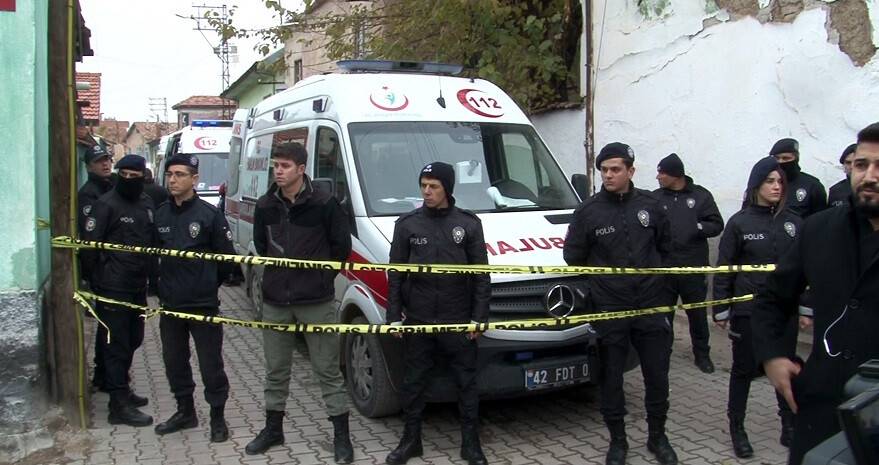 Konya’da iki katlı kerpiç ev göçtü