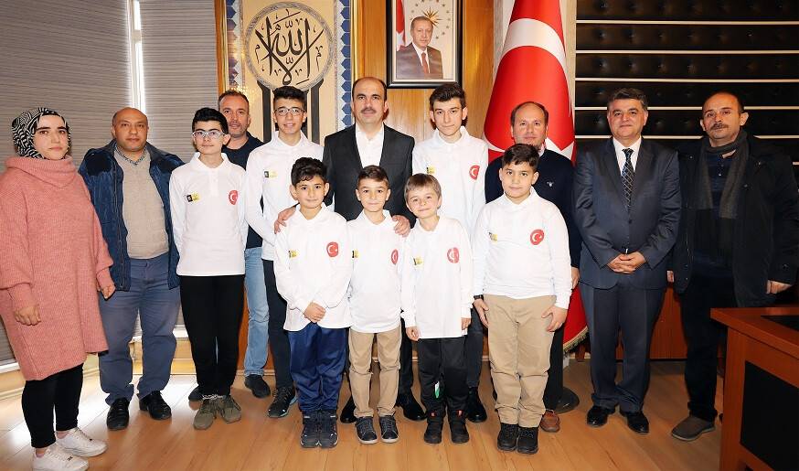 Başkan Altay, Dünya Robot Yarışmasına katılacak öğrencileri tebrik etti