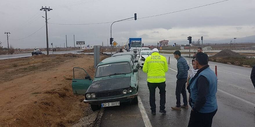 Konya'da 4 araçlı zincirleme trafik kazası