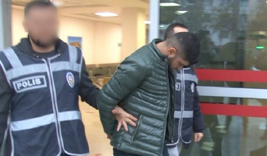 Bıçak ve tabancayla öğrencileri gasp etti, "hatırlamıyorum" dedi