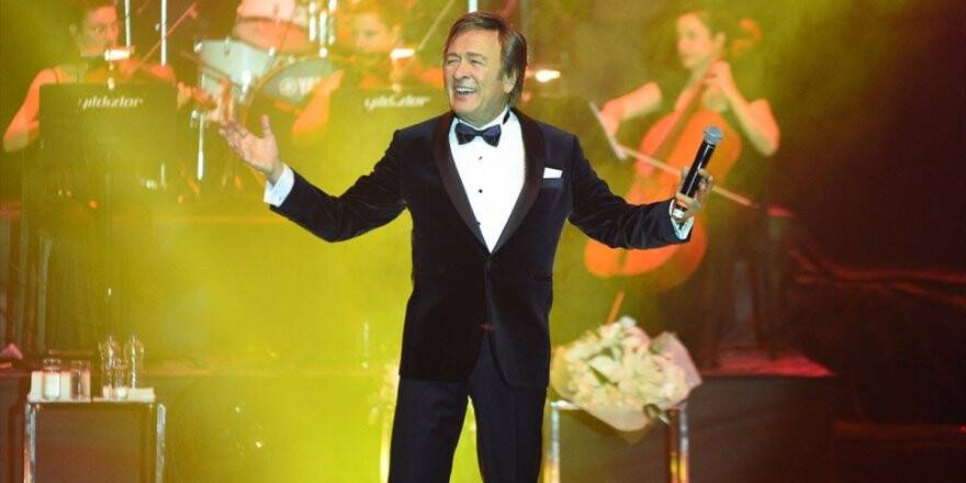 Erol Evgin '50. Sanat Yılı Konserleri'nin Görkemli Finalini Ankara'da Yaptı
