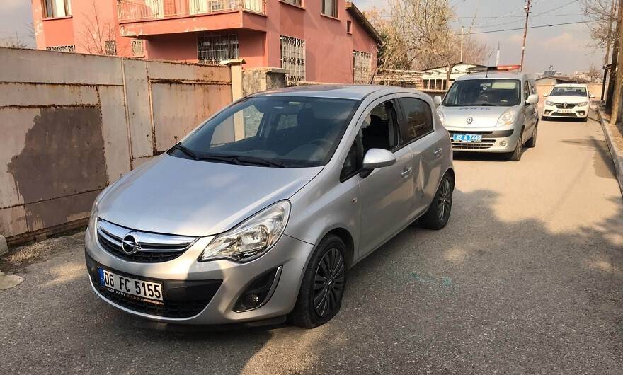 Polisten kaçan hırsızlık şüphelisi polis aracına çarpıp yaya olarak kaçtı