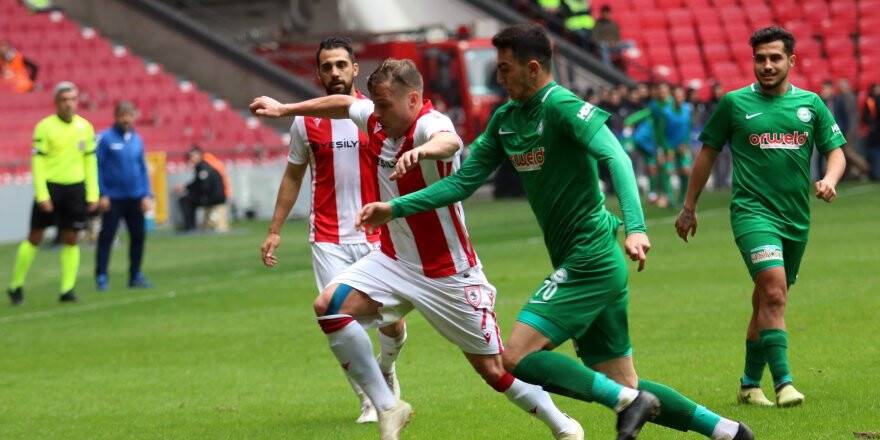 İlk yarı kabus gibi geçti