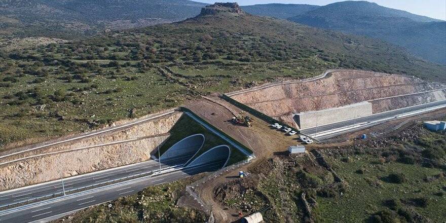Otoyolla Kesişen 2 Bin 600 Yıllık Yol Çelik Köprüyle Korundu