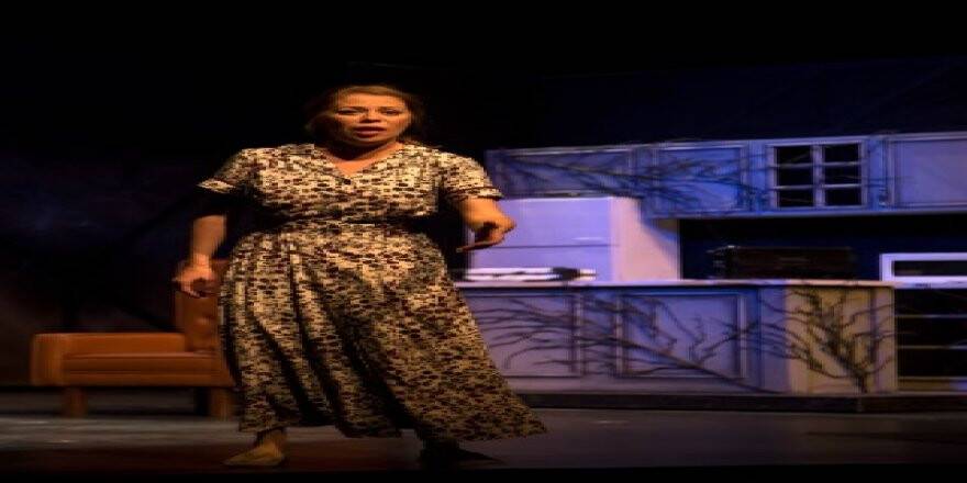 Shirley Valentine perde alıyor