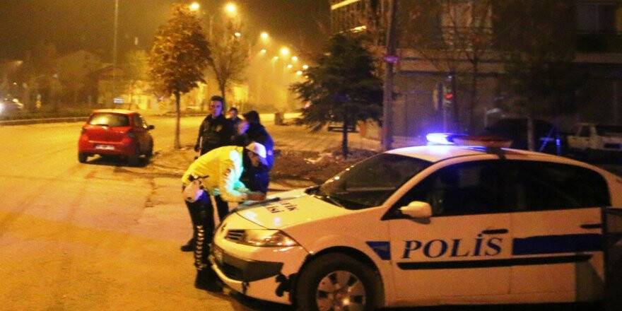 Konya'da "Dur" İhtarına Uymayan Otomobilin Çarptığı Polis Memuru Yaralandı