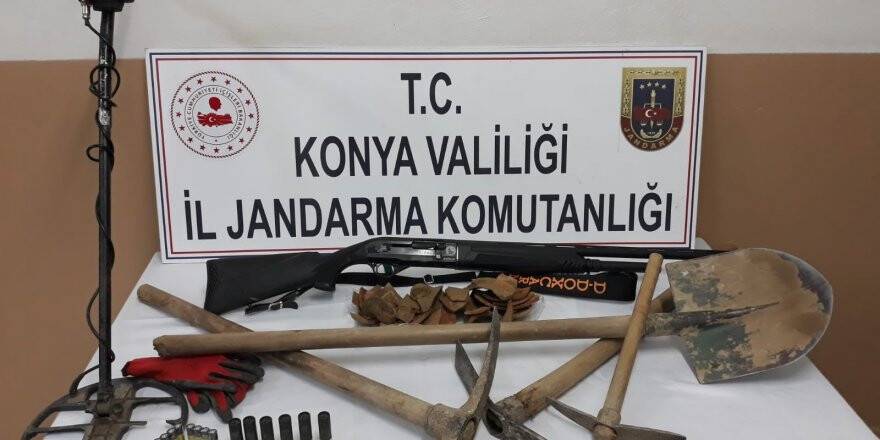 Define ararken jandarmaya yakalandılar
