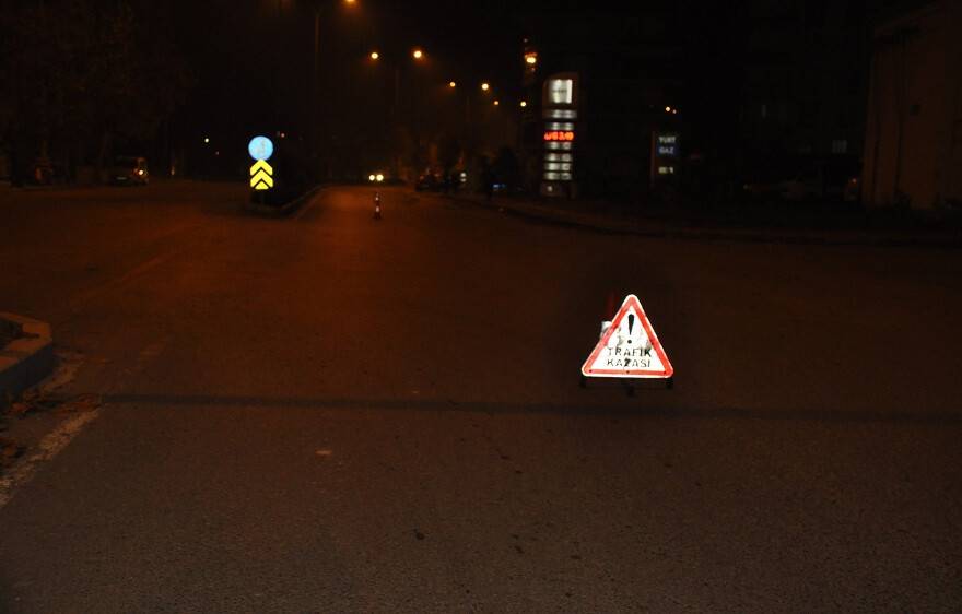 Konya'da uygulama yapan polise otomobil çarptı
