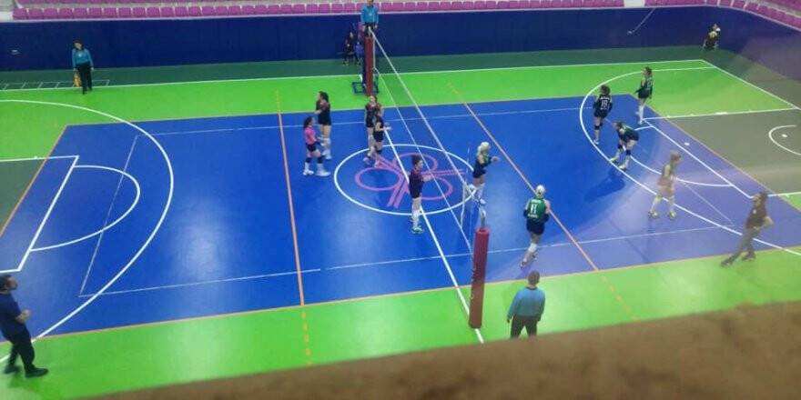 Ereğlili kızlar liderliği sürdürdü