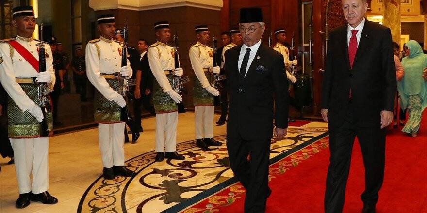 Cumhurbaşkanı Erdoğan Malezya Kralı Sultan Abdullah İle Görüştü