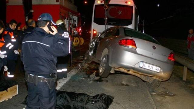 Cenaze taşıyan araç kaza yaptı