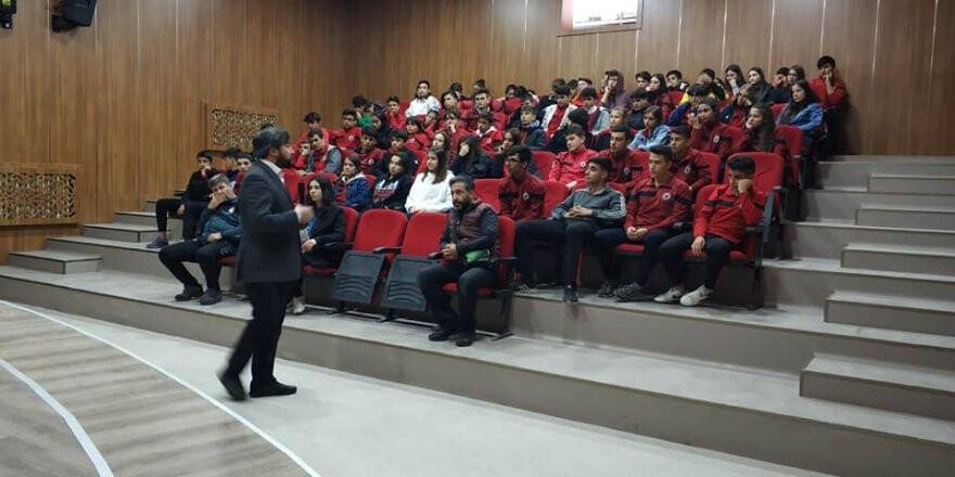 KSL’de öğrencilere konferans