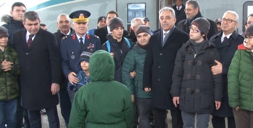 Özel gereksinimli misafirleri protokol karşıladı