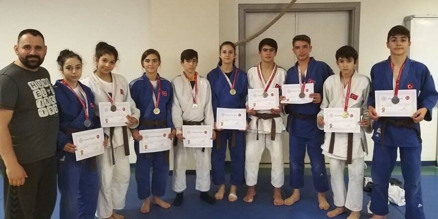 Konya Büyükşehir Belediyesporlu judoculardan 7 madalya