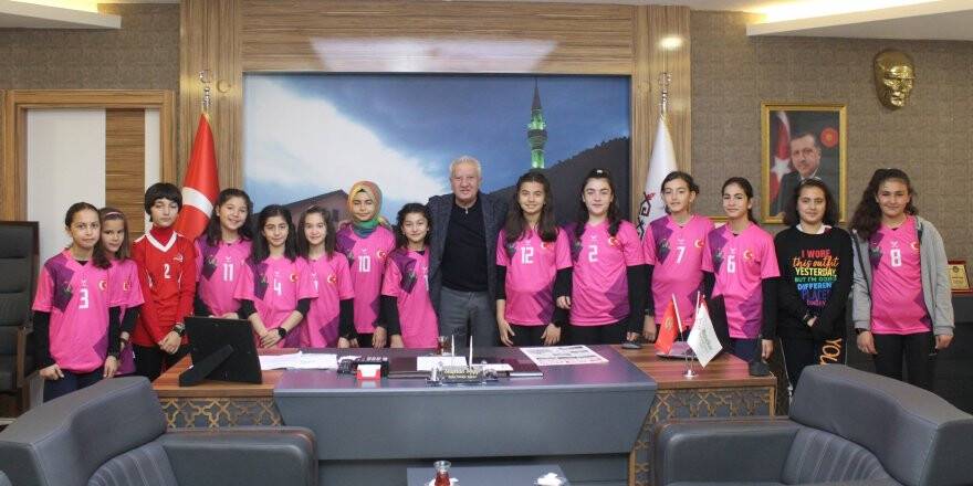 Şampiyon takımdan Başkan Saygı’ya ziyaret