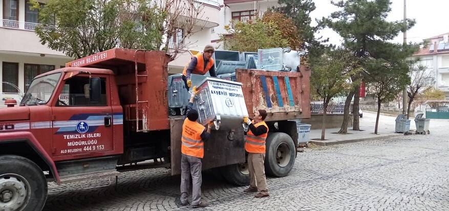 Akşehir’de çöp konteynerleri yenileniyor