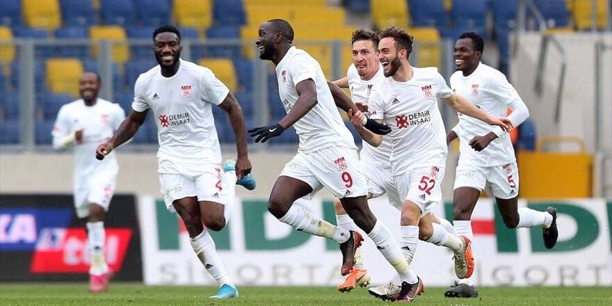 Lider Sivasspor'un Şampiyonluk Yürüyüşü Sivaslıları Heyecanlandırdı