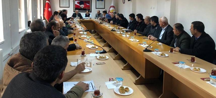 KIRSAL MAHALLE MUHTARLARLARI HAZİNE ARAZİLERİNİN SATIŞI KONUSUNDA BİLGİLENDİRİLDİ