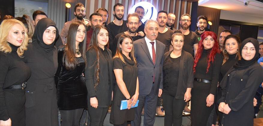 Vali Toprak, türkülerle Hakkari’den ayrıldı