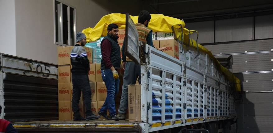 İdlib kırsalına 4 TIR İnsani yardım