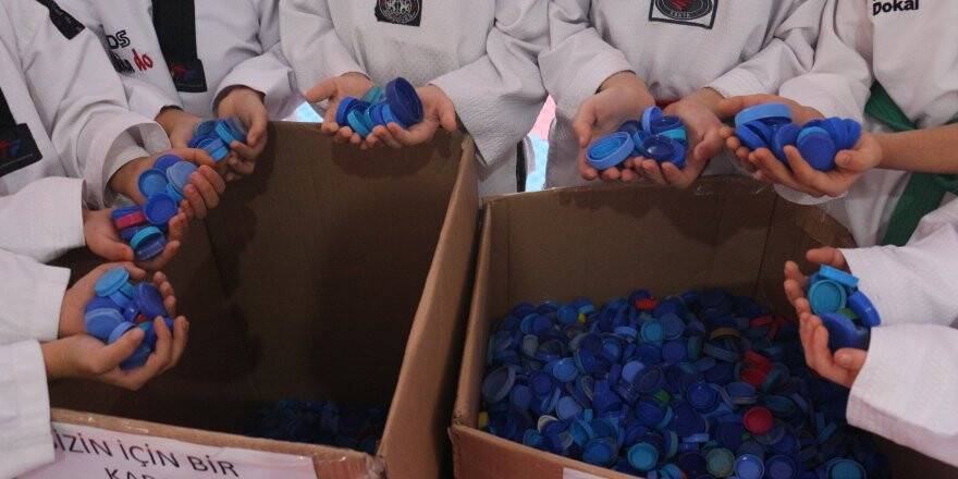 Taekwondoculardan örnek davranış