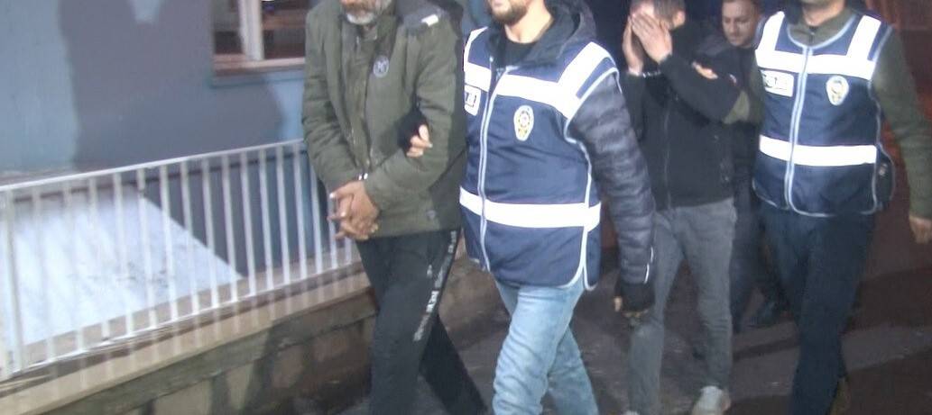 Kayıtlı hırsızlar, eve yatmak için girmişler!