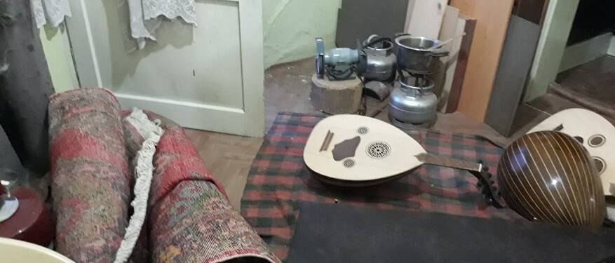 KAYITLI HIRSIZLAR,  EVE YATMAK İÇİN GİRMİŞLER!