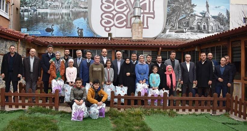 Mevlid-i Nebi yarışmalarında dereceye giren öğrenciler ödüllendirildi