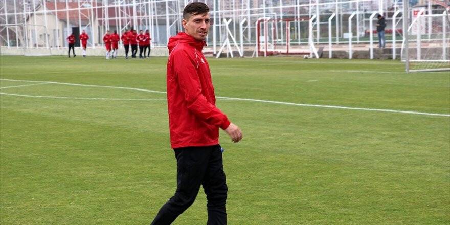 Mert Hakan Yandaş Transfer İddialarına Noktayı Koydu